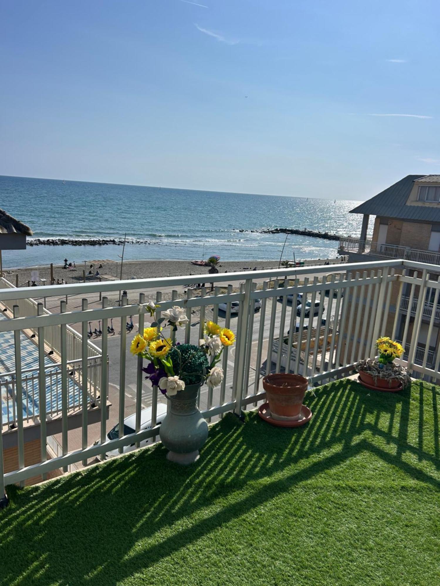 Front Sea Luxury Apartment Lido di Ostia Exterior photo